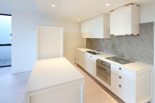 white marble kitchen benchtop